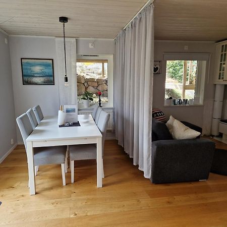 Skaergardsidyll Pa Bjoerkoe Med Gangavstand Till Havet Skarvik Exterior foto
