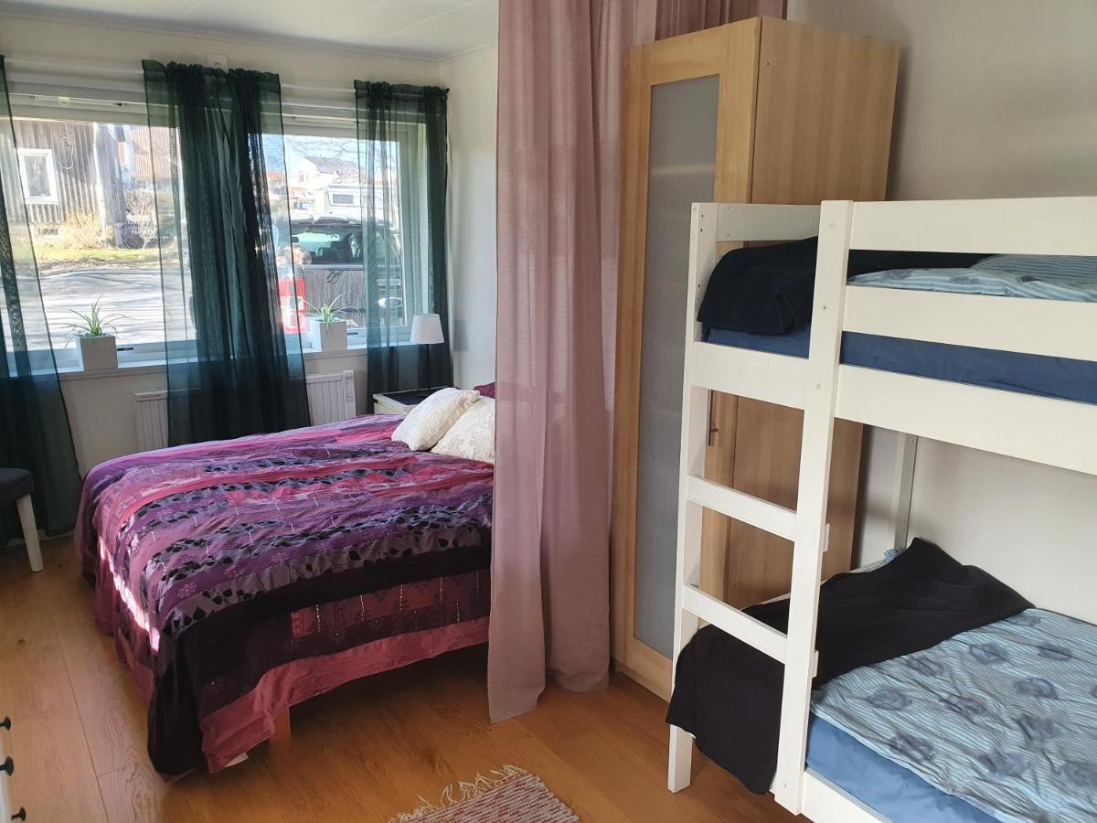 Skaergardsidyll Pa Bjoerkoe Med Gangavstand Till Havet Skarvik Exterior foto