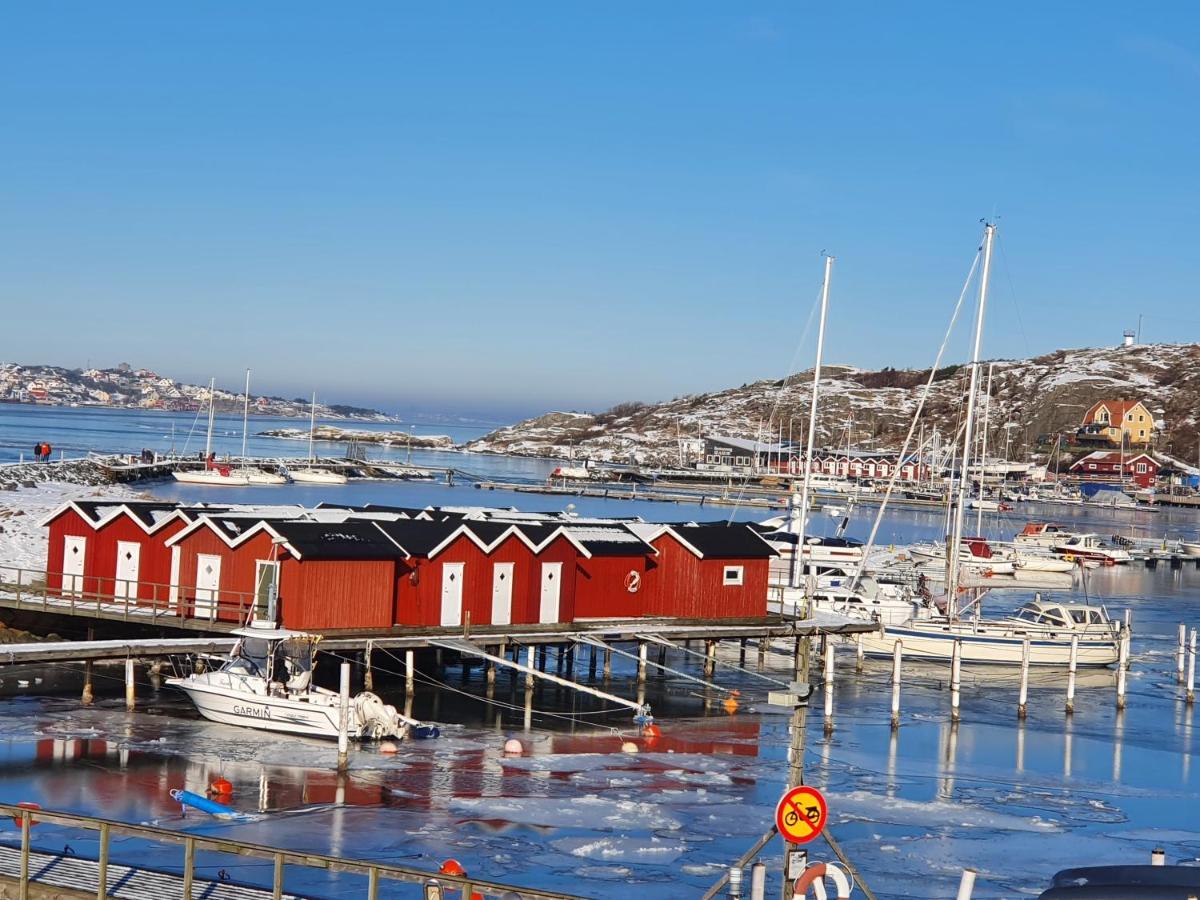 Skaergardsidyll Pa Bjoerkoe Med Gangavstand Till Havet Skarvik Exterior foto